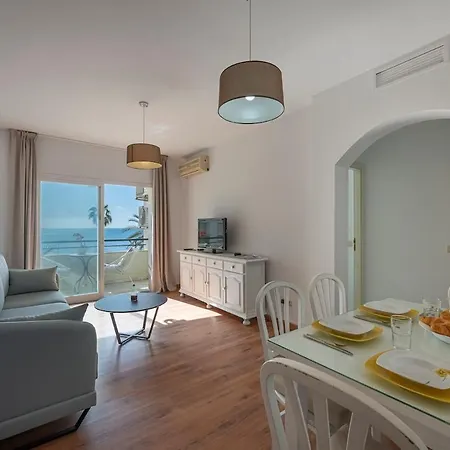 Cozy & Comfy Seaside Retreat In Daire