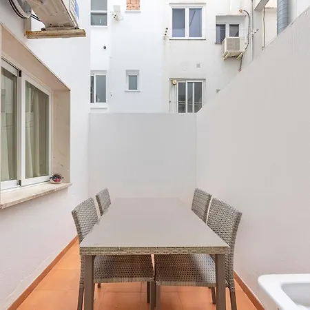 Daire Cozy & Comfy Seaside Retreat In *