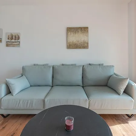 Cozy & Comfy Seaside Retreat In Daire Estepona