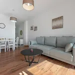 公寓 Cozy & Comfy Seaside Retreat In 埃斯特波纳