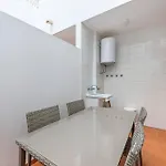 Cozy & Comfy Seaside Retreat In 公寓 *